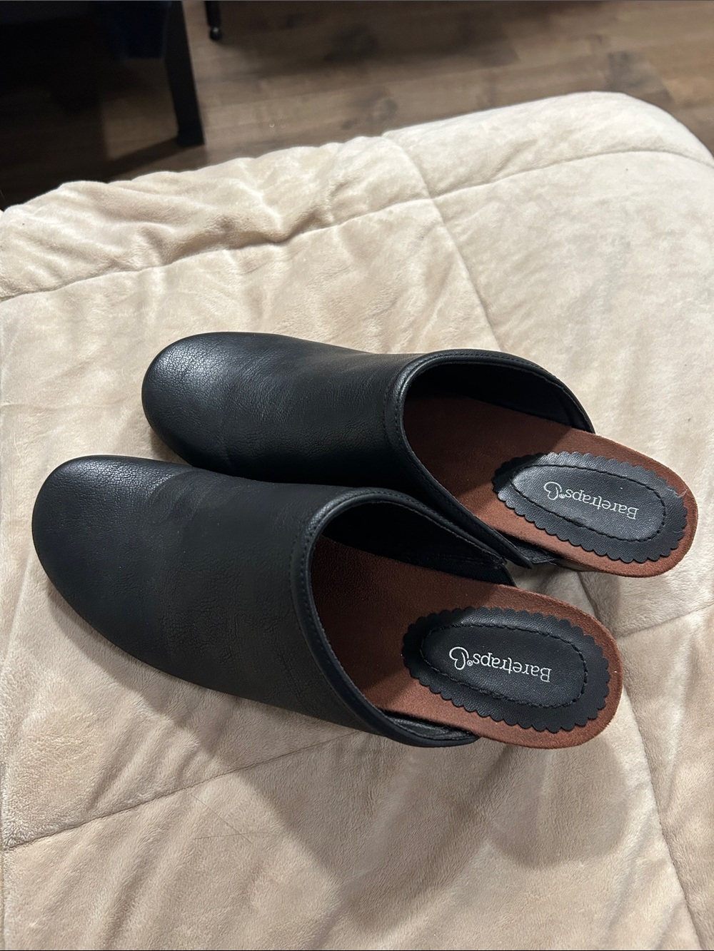 Women’s BareTraps Black Slip-On Lilibet 11M Leather Mules